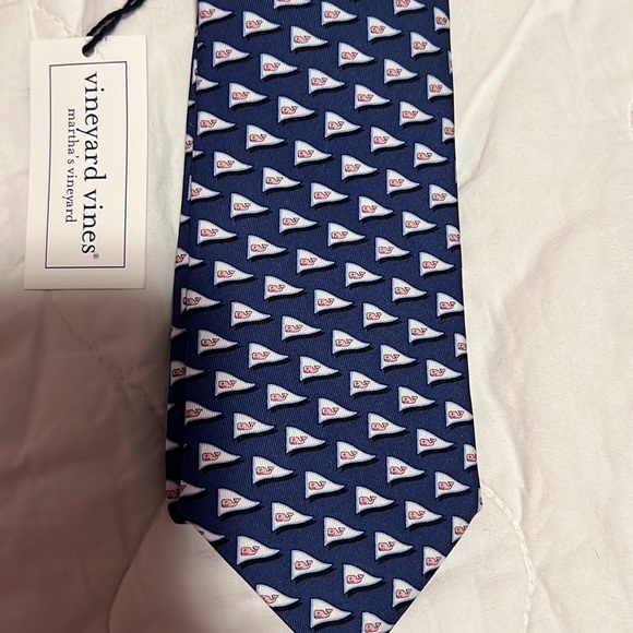 Vineyard Vines Men's Tied to a Cause Whale Silk Tie - Picture 2 of 3